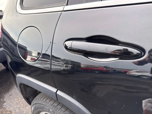 Used 2019 Jeep Cherokee Limited AWD/4WD image 22