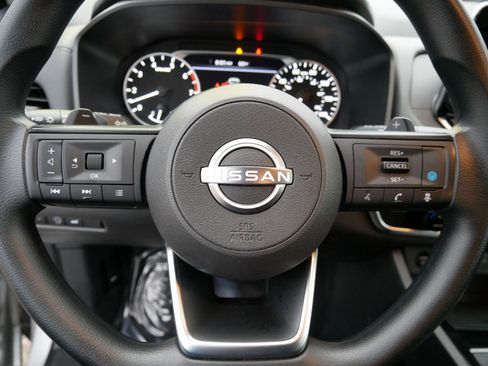 Used 2024 Nissan Rogue SV image 17