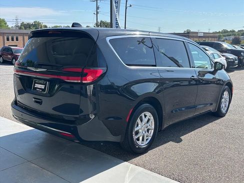 Used 2023 Chrysler Pacifica Touring-L FWD image 26
