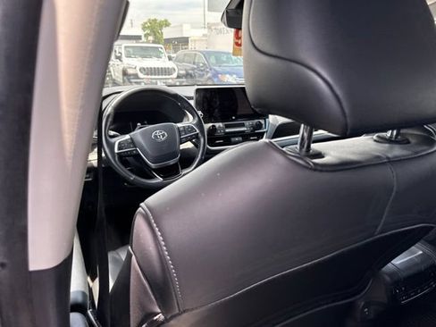 Used 2024 Toyota Grand Highlander AWD image 13