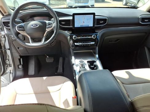 Used 2022 Ford Explorer Limited w/ Equipment Group 301A AWD/4WD image 13