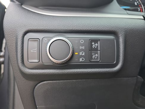 Used 2021 Ford Explorer XLT image 24