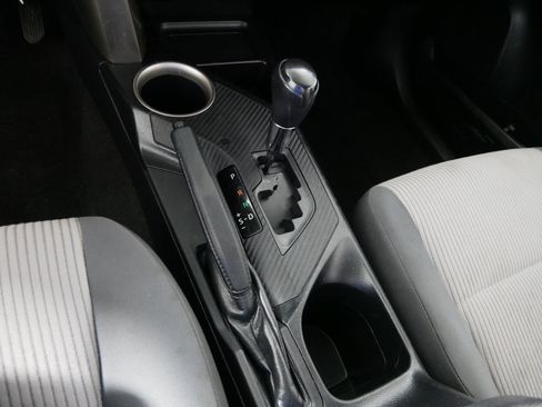 Used 2014 Toyota RAV4 LE AWD/4WD image 24