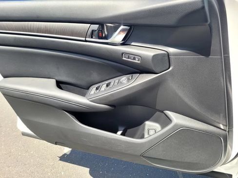 Used 2019 Honda Accord EX-L image 17