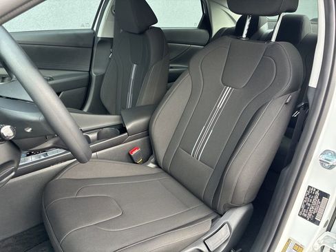 New 2026 Hyundai Elantra Hybrid FWD image 17