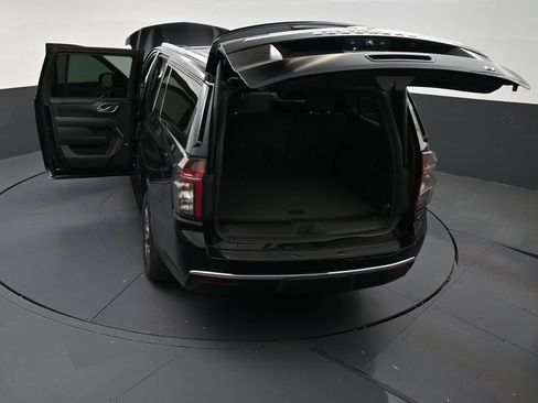 Used 2024 Chevrolet Suburban LT w/ LT Signature Package RWD image 31