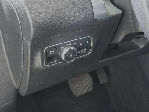 Used 2025 Mercedes-Benz GLB 250 w/ Exclusive Package image 12