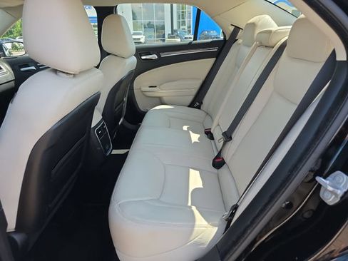 Used 2022 Chrysler 300 Touring L RWD image 11