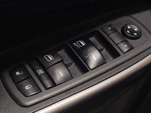 Used 2020 Jeep Cherokee Latitude Plus w/ Cold Weather Group AWD/4WD image 27