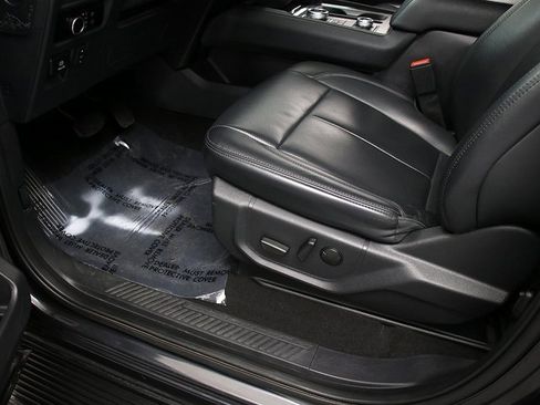 Used 2024 Ford Expedition Max XLT image 24