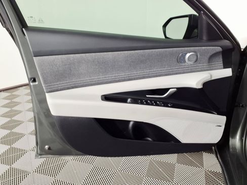 Certified 2024 Hyundai Elantra Limited FWD image 16