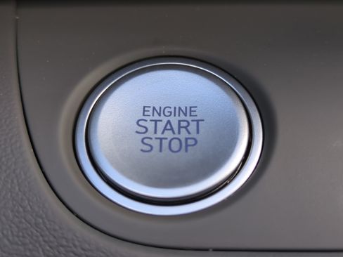 Used 2025 Hyundai Elantra SEL FWD image 28