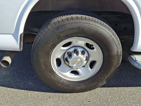 Used 2024 Chevrolet Express 2500 w/ Driver Convenience Package RWD image 10