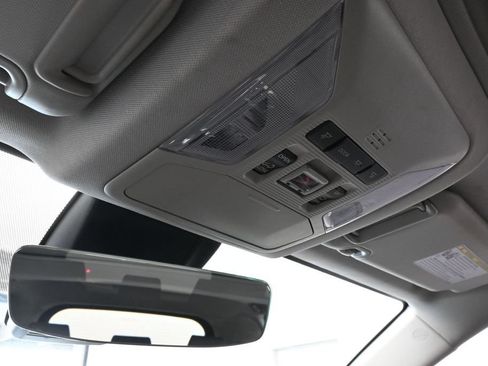 Used 2022 Toyota RAV4 XLE w/ Convenience Package FWD image 22
