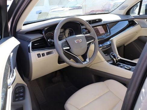 Used 2025 Cadillac XT6 Premium Luxury image 14
