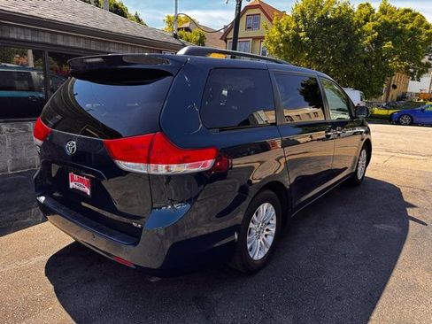 Used 2012 Toyota Sienna XLE w/ XLE Navigation Pkg FWD image 6