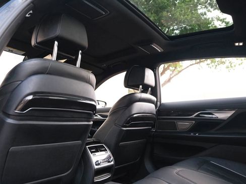 Used 2019 BMW 750i 750i Sedan 4D w/ M Sport Package image 22