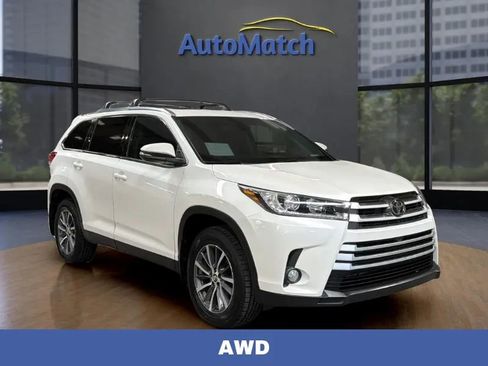 Used 2019 Toyota Highlander XLE AWD/4WD image 1
