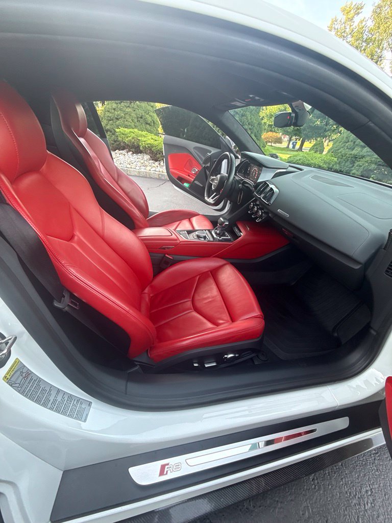 Used 2018 Audi R8 V10 w/ Premium Package RWD image 19