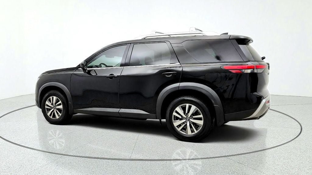 Used 2022 Nissan Pathfinder SL AWD/4WD image 7