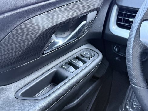 Used 2024 GMC Terrain SLE image 11