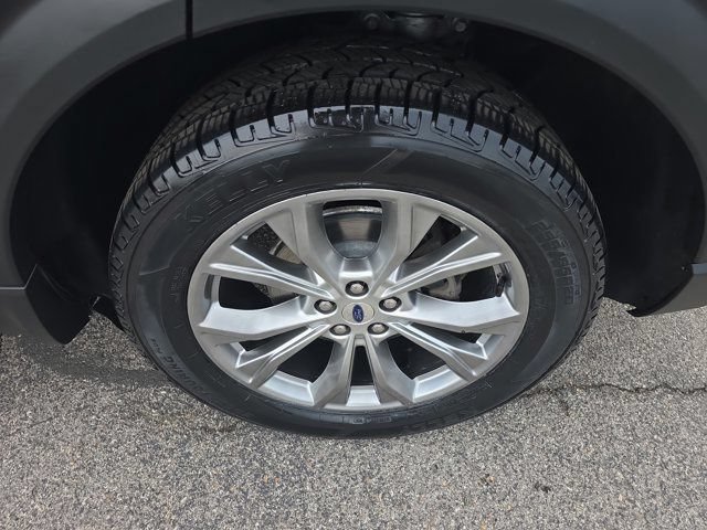 Used 2022 Ford Explorer XLT w/ Equipment Group 202A AWD/4WD image 11