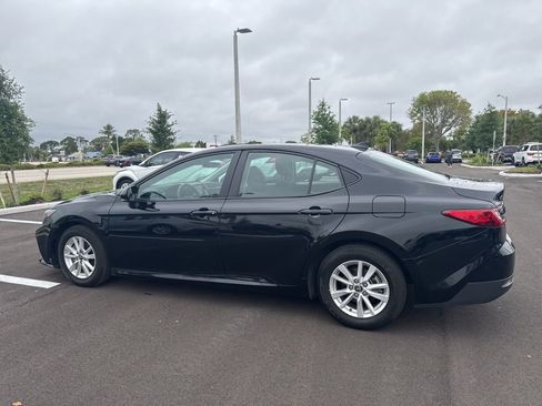 Used 2025 Toyota Camry LE image 3