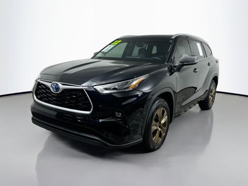 Used 2022 Toyota Highlander Bronze Edition FWD image 10