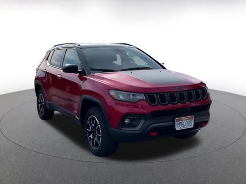 Used 2025 Jeep Compass Trailhawk AWD/4WD image 3