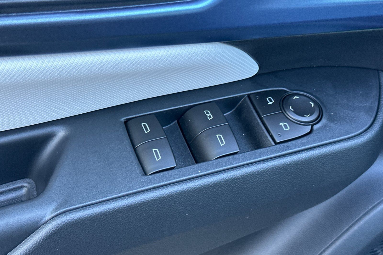 New 2026 Chevrolet Equinox EV LT FWD image 12