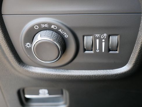 Used 2023 Jeep Grand Cherokee L Laredo image 26