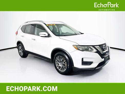 Used 2017 Nissan Rogue SV FWD image 1