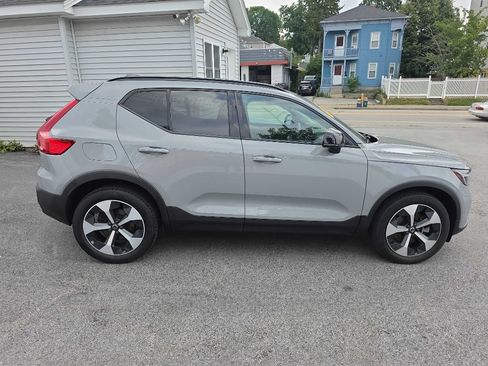 Used 2024 Volvo XC40 B5 Plus w/ Climate Package AWD/4WD image 3