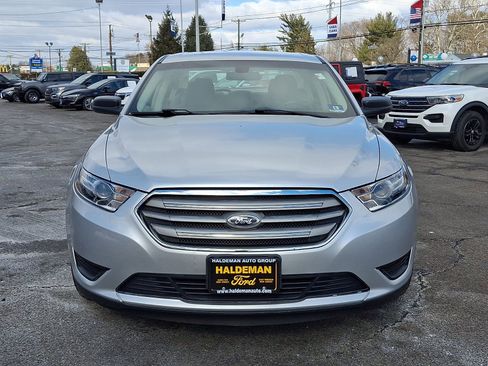 Used 2015 Ford Taurus SE image 2