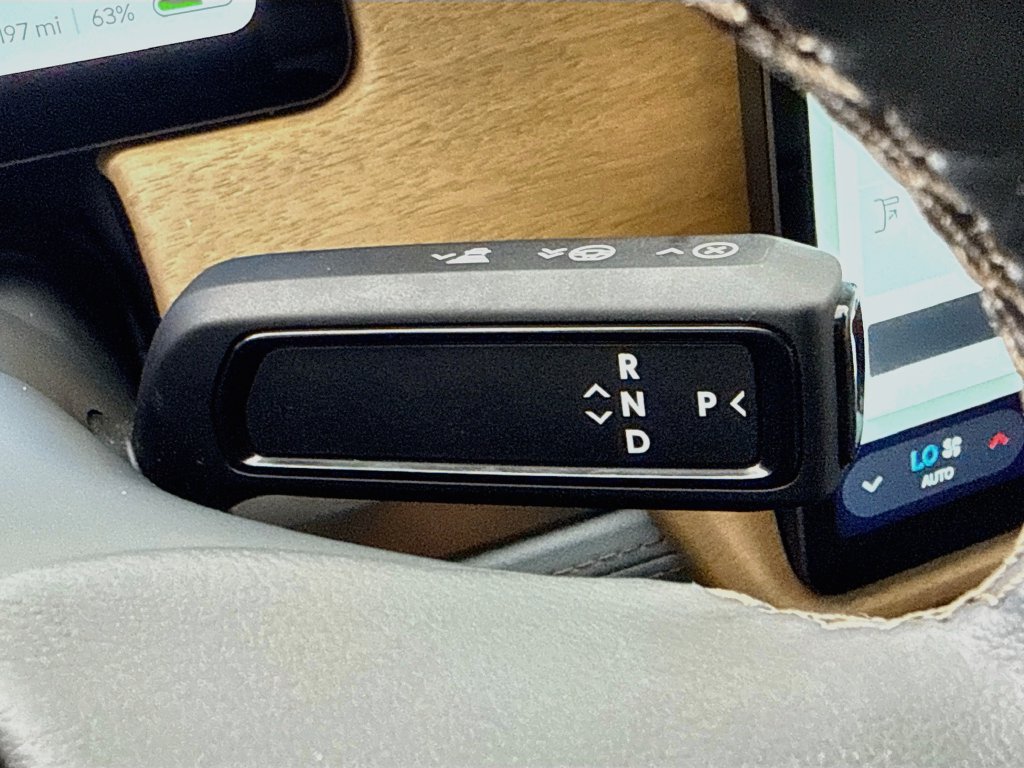 Used 2026 Rivian R1S Premium Quad AWD/4WD image 20