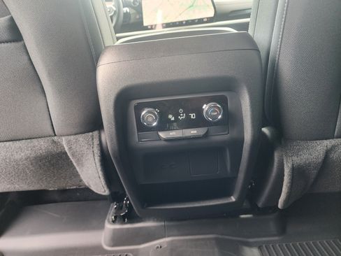 New 2025 Chevrolet Traverse LT w/ Driver Confidence Package image 17