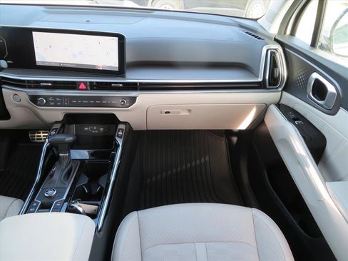 Used 2025 Kia Sorento SX image 13