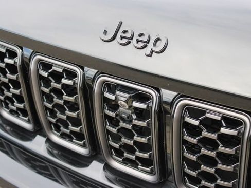 Used 2025 Jeep Grand Cherokee Summit w/ Obsidian Package AWD/4WD image 7