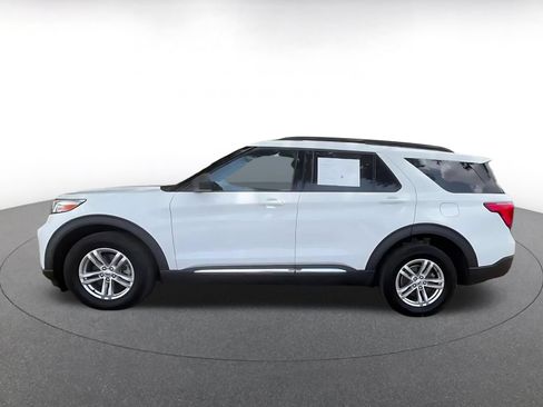Used 2023 Ford Explorer XLT w/ Equipment Group 202A AWD/4WD image 9