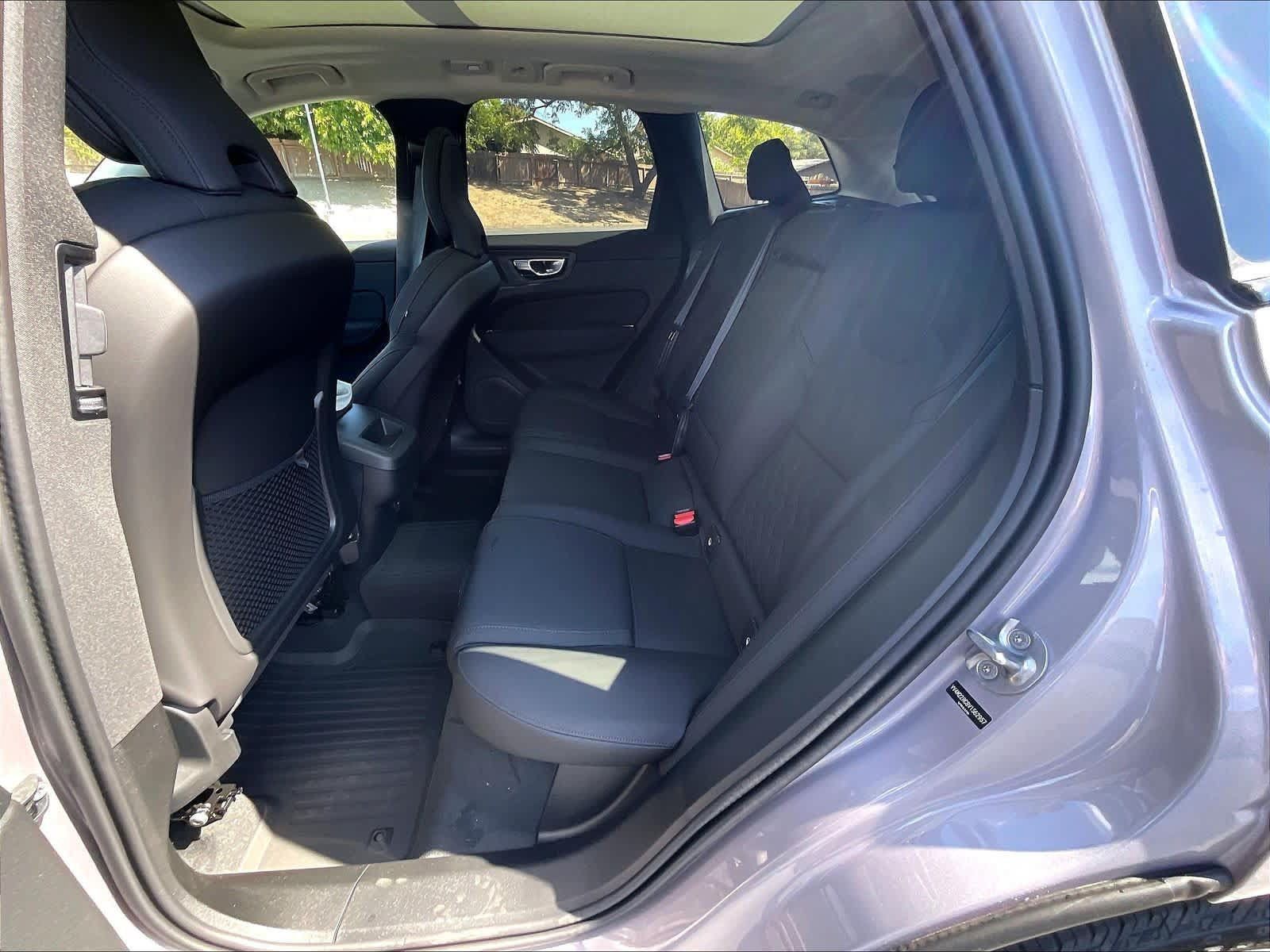 New 2027 Volvo XC60 B5 Plus AWD/4WD image 12