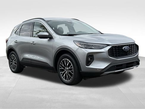 Certified 2023 Ford Escape SE w/ PHEV Premium Package image 9