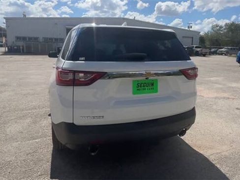 Used 2021 Chevrolet Traverse LS FWD image 7