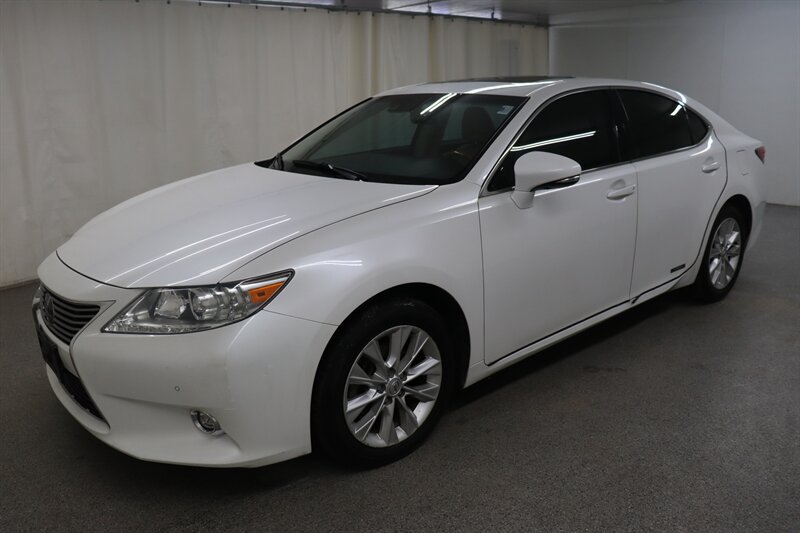 Used 2014 Lexus ES 300h w/ Luxury Package w/Bamboo Trim FWD image 3