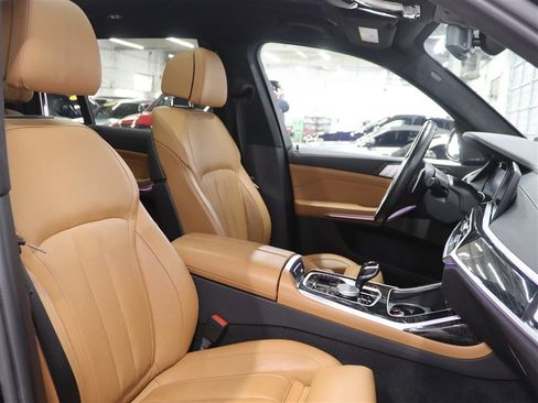 Used 2021 BMW X7 M50i image 28