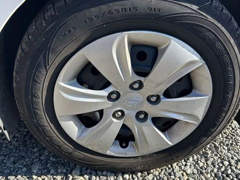 Used 2016 Hyundai Elantra SE image 27