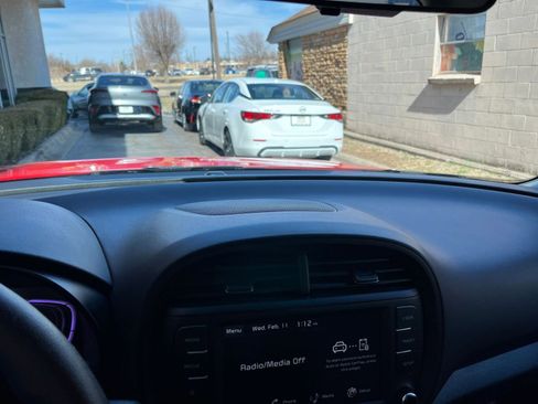 Used 2025 Kia Soul LX w/ LX Technology Package image 17