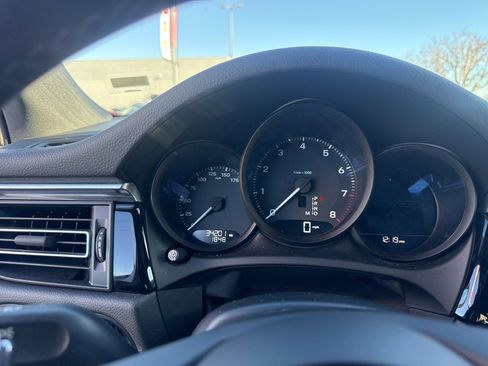 Used 2024 Porsche Macan image 11