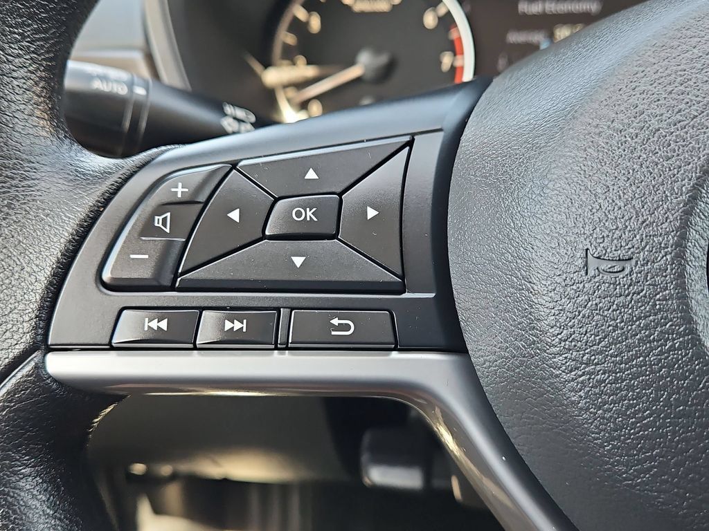 Used 2025 Nissan Altima 2.5 SV FWD image 21