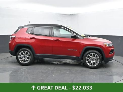 Used 2025 Jeep Compass Limited AWD/4WD image 4