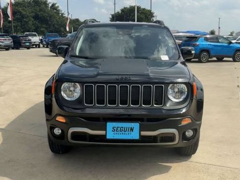 Used 2023 Jeep Renegade Latitude AWD/4WD image 3